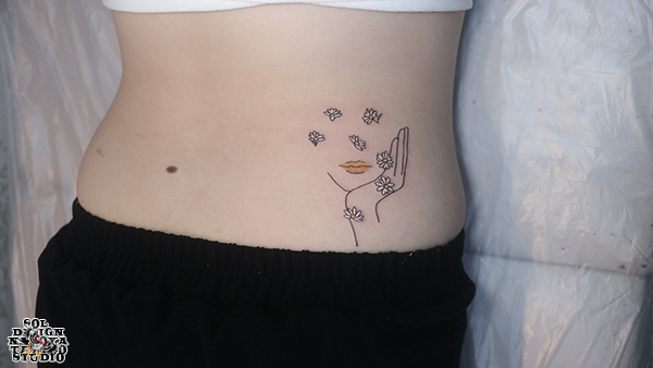 名古屋　タトゥー　女性